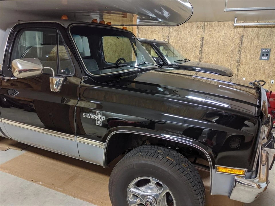 1985 Chevrolet Silverado - Image 25 of 31