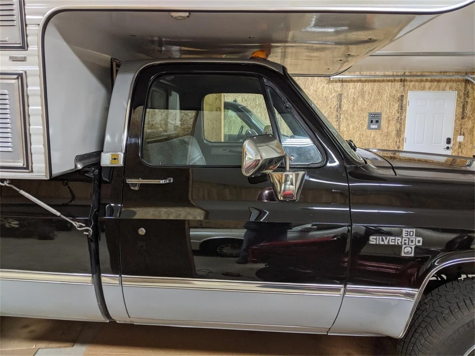 1985 Chevrolet Silverado - Image 28 of 31