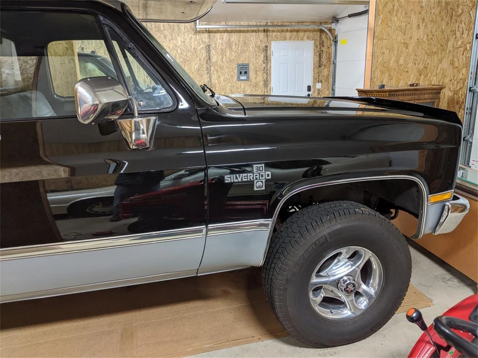 1985 Chevrolet Silverado - Image 29 of 31