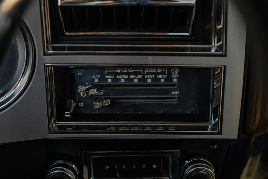 1985 Chevrolet Silverado - Image 22 of 31