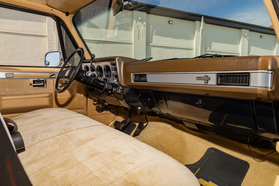 1985 Chevrolet Silverado - Image 19 of 31