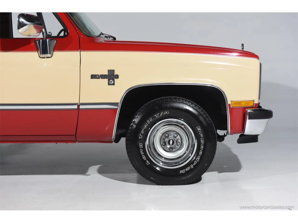 1985 Chevrolet Suburban 7th Gen - Image 15 of 31