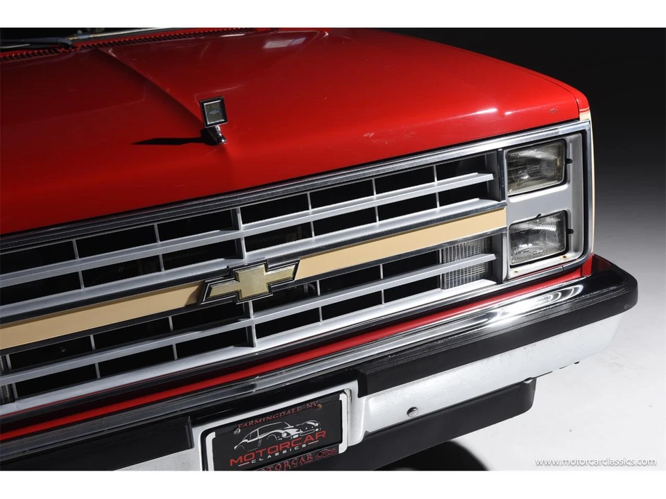 1985 Chevrolet Suburban 7th Gen - Image 14 of 31
