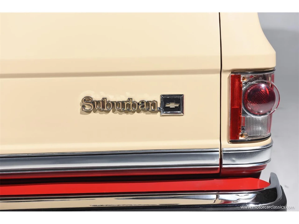 1985 Chevrolet Suburban 7th Gen - Image 17 of 31