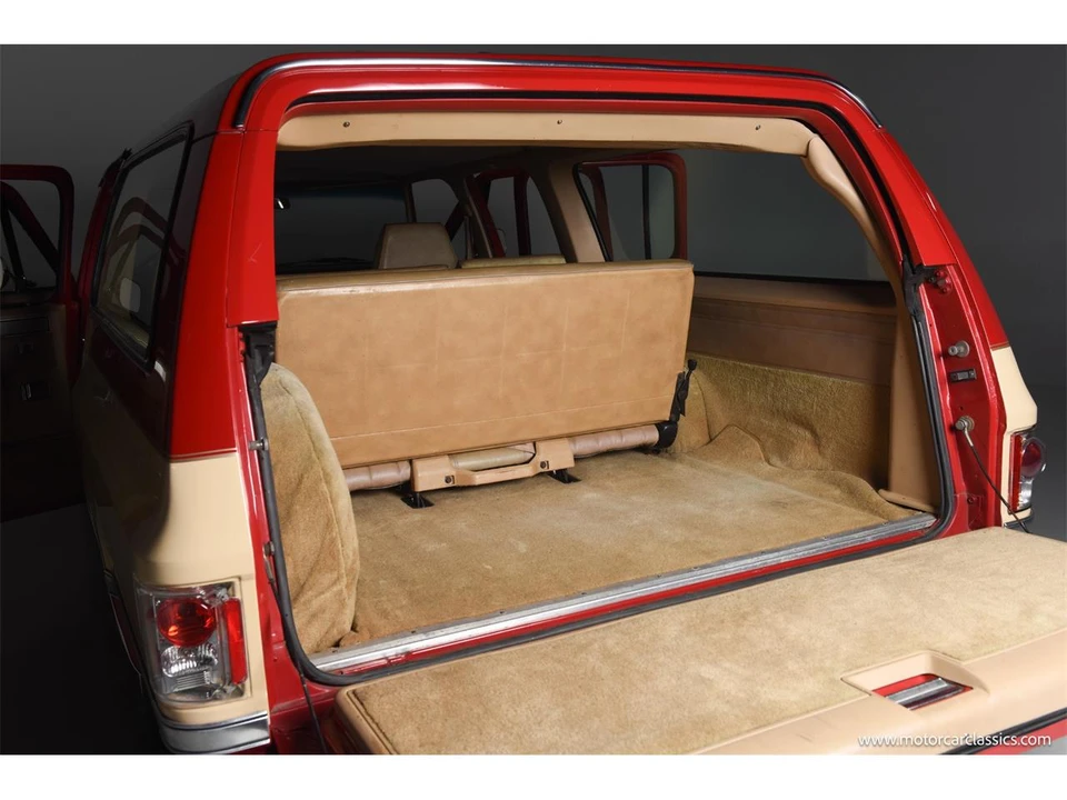 1985 Chevrolet Suburban 7th Gen - Image 21 of 31