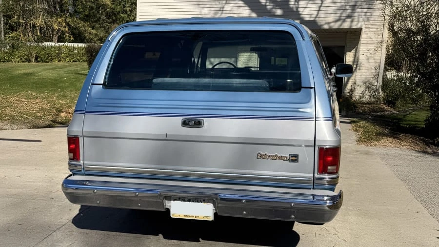 1985 Chevrolet Suburban 7th Gen - Image 4 of 14