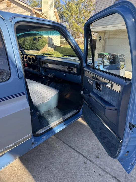 1985 Chevrolet Suburban 7th Gen - Image 12 of 14