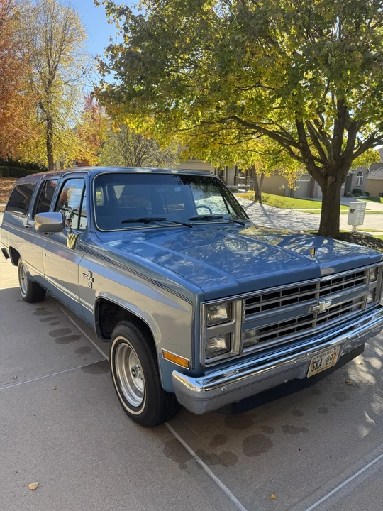 1985 Chevrolet Suburban 7th Gen - Image 8 of 14