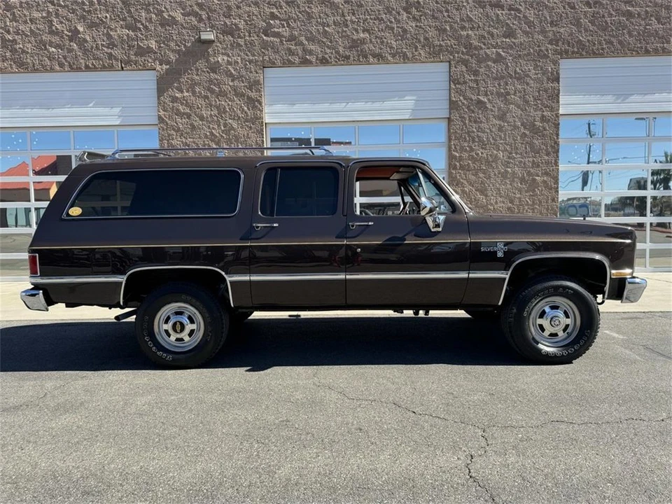 1985 Chevrolet Suburban 7th Gen - Image 3 of 31
