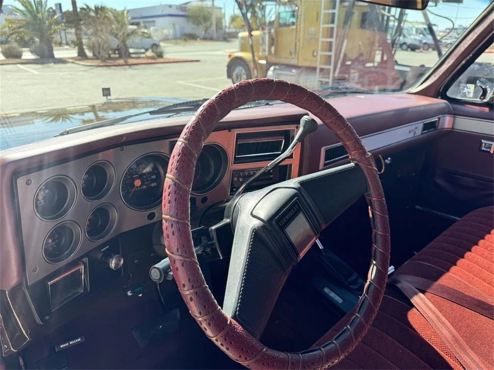1985 Chevrolet Suburban 7th Gen - Image 14 of 31