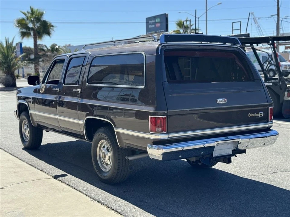 1985 Chevrolet Suburban 7th Gen - Image 8 of 31