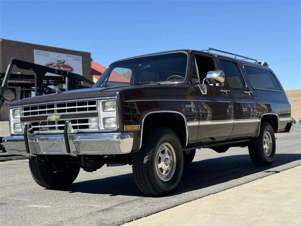 1985 Chevrolet Suburban 7th Gen - Image 10 of 31