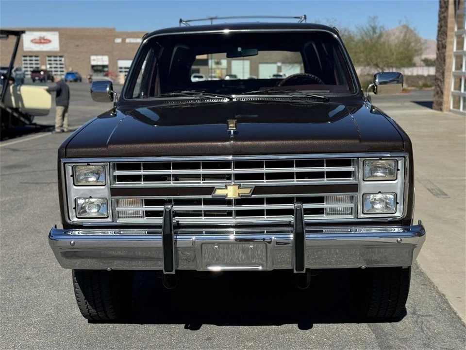 1985 Chevrolet Suburban 7th Gen - Image 12 of 31