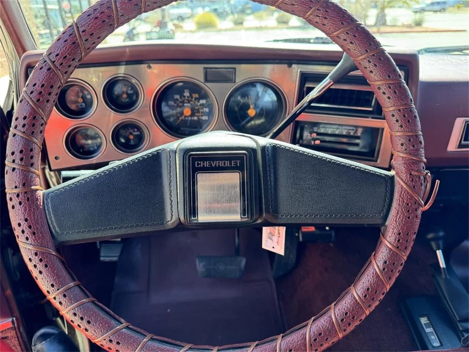 1985 Chevrolet Suburban 7th Gen - Image 17 of 31