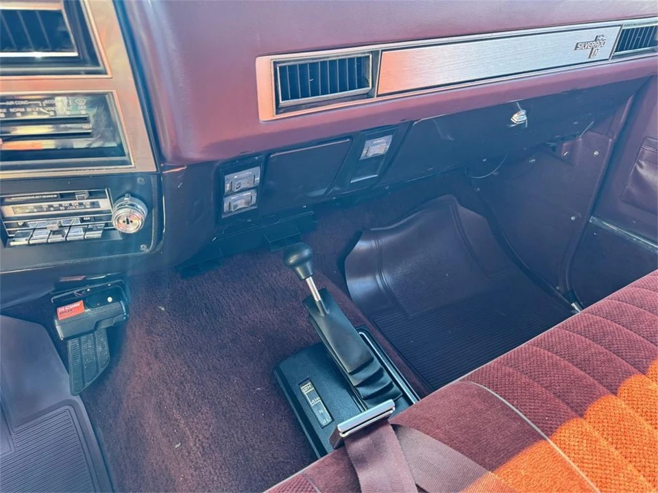 1985 Chevrolet Suburban 7th Gen - Image 16 of 31