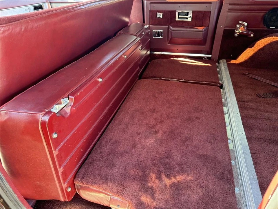 1985 Chevrolet Suburban 7th Gen - Image 19 of 31