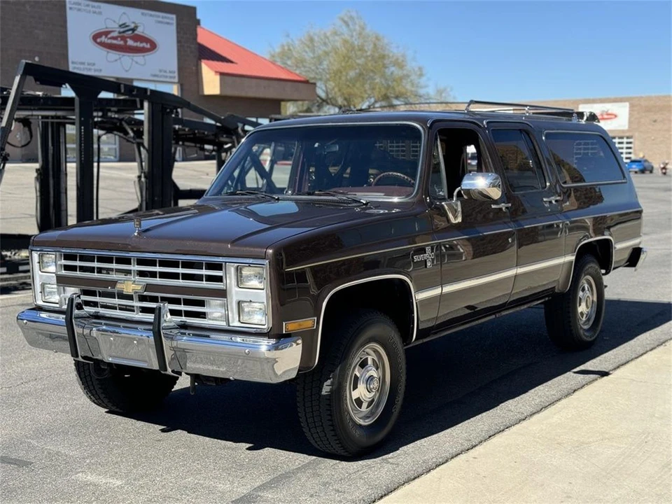 1985 Chevrolet Suburban 7th Gen - Image 11 of 31