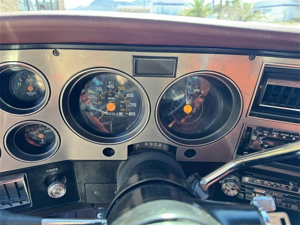 1985 Chevrolet Suburban 7th Gen - Image 15 of 31