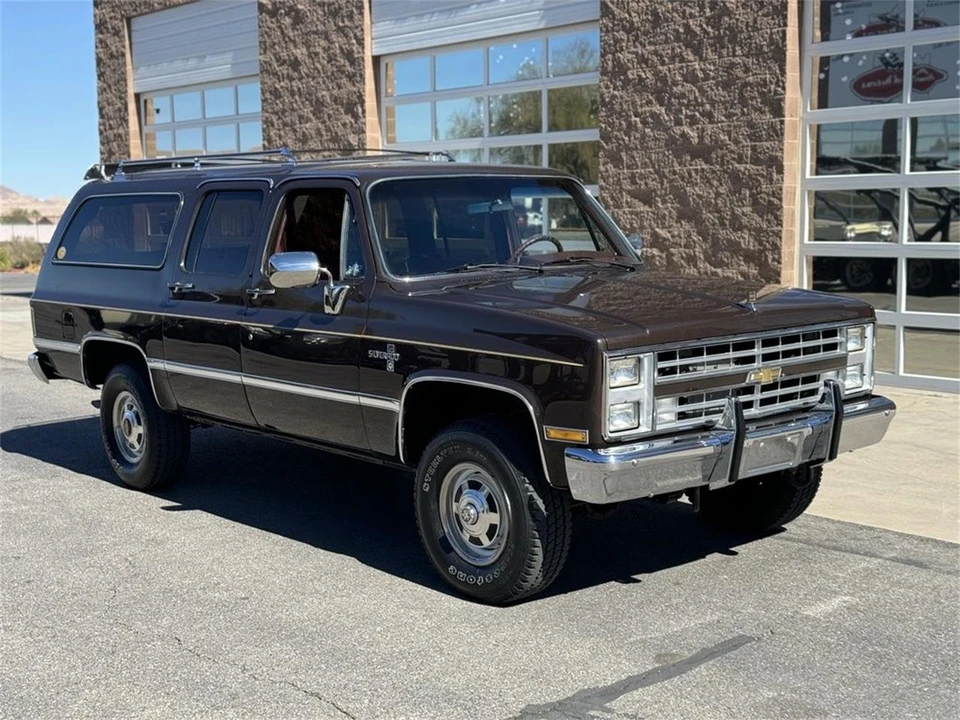 1985 Chevrolet Suburban 7th Gen - Image 2 of 31