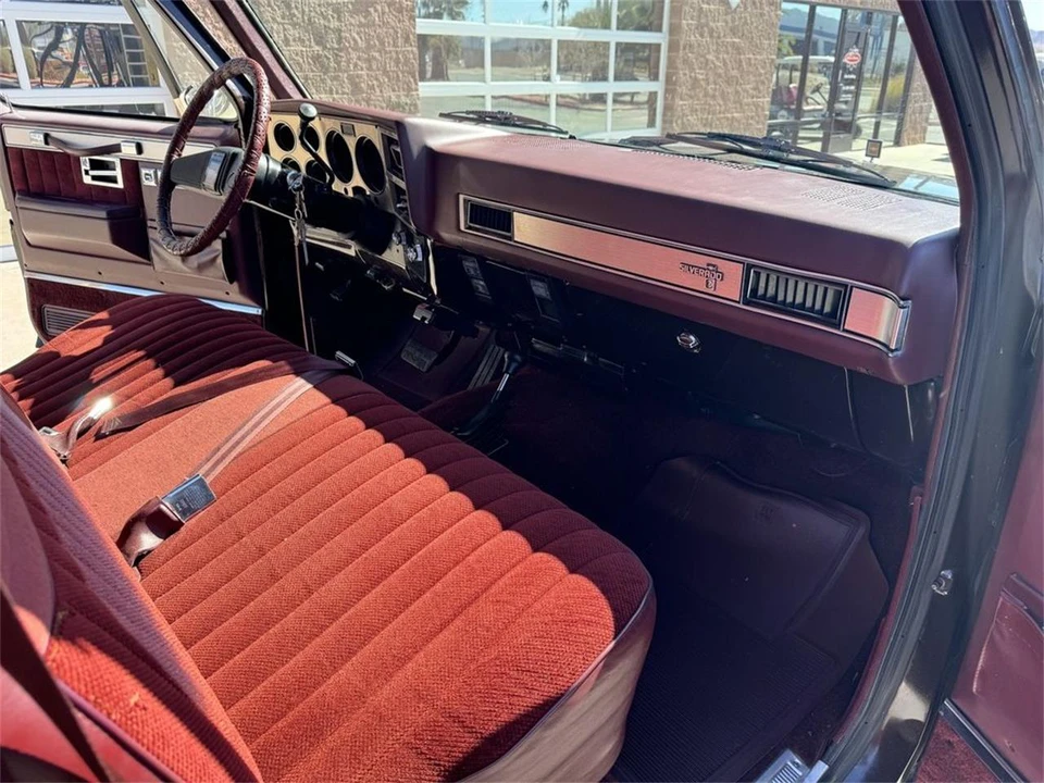 1985 Chevrolet Suburban 7th Gen - Image 21 of 31