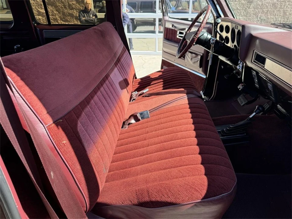1985 Chevrolet Suburban 7th Gen - Image 22 of 31