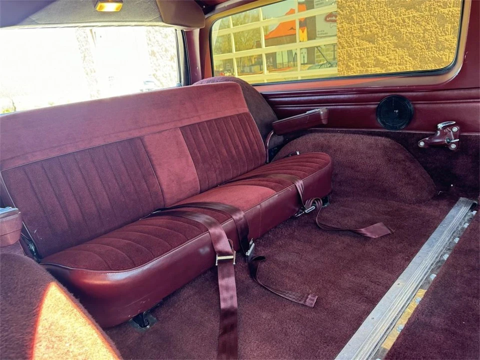 1985 Chevrolet Suburban 7th Gen - Image 24 of 31