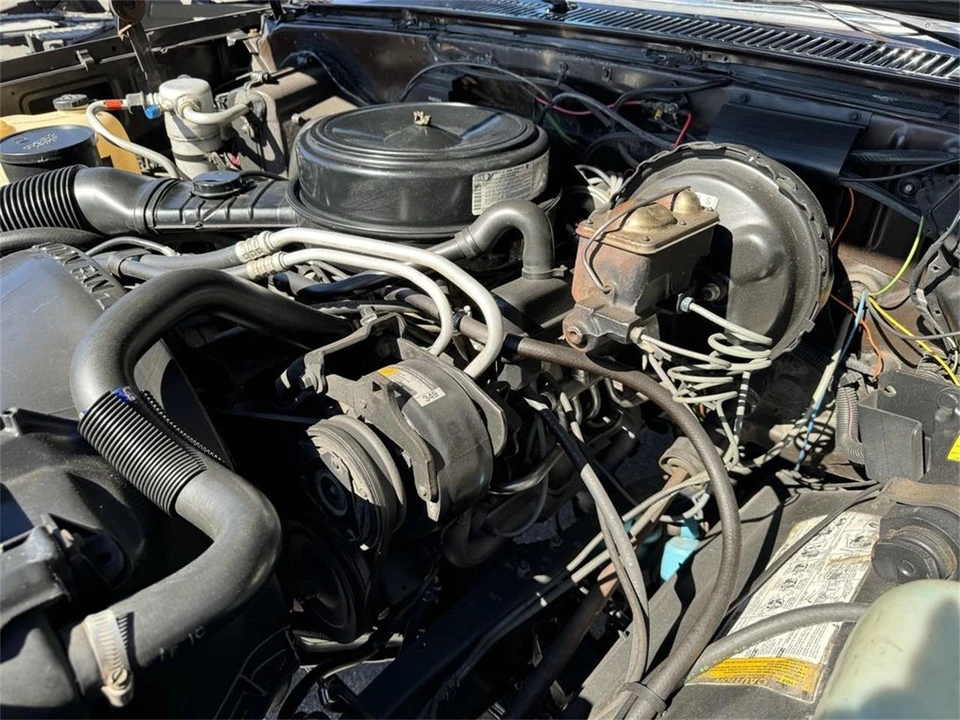 1985 Chevrolet Suburban 7th Gen - Image 31 of 31