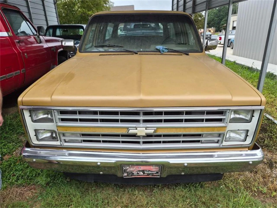 1985 Chevrolet Suburban 7th Gen - Image 11 of 11