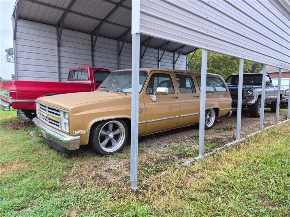 1985 Chevrolet Suburban 7th Gen - Image 10 of 11
