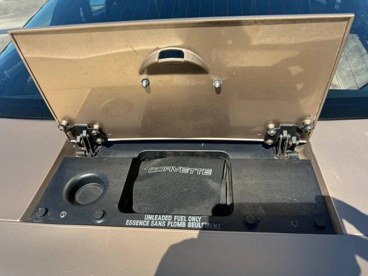 1985 Chevrolet Corvette C4 - Image 17 of 18