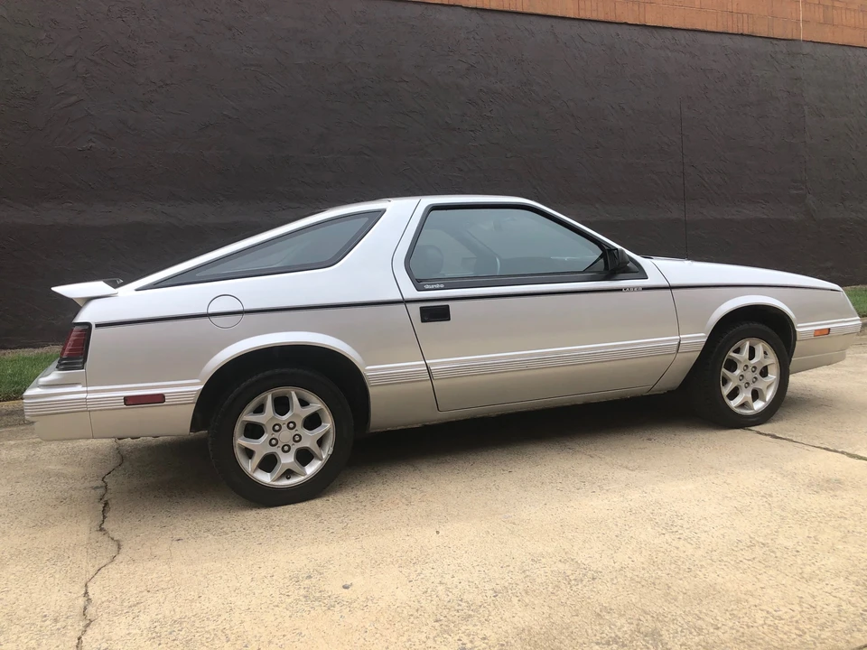 1985 Dodge Daytona - Image 24 of 31
