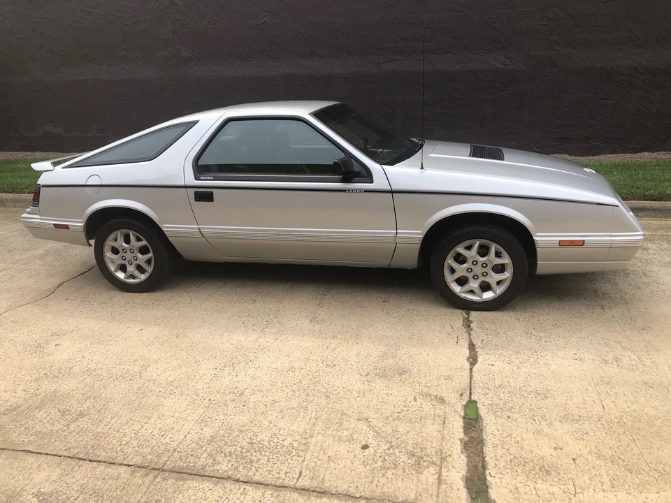 1985 Dodge Daytona - Image 26 of 31
