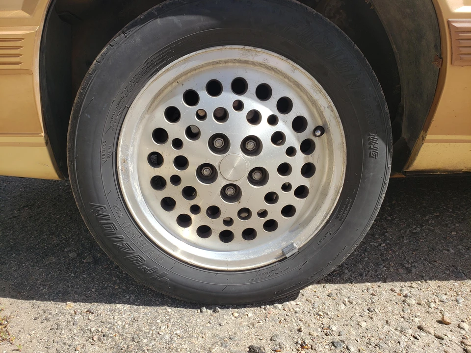 1985 Chrysler Laser - Image 28 of 31