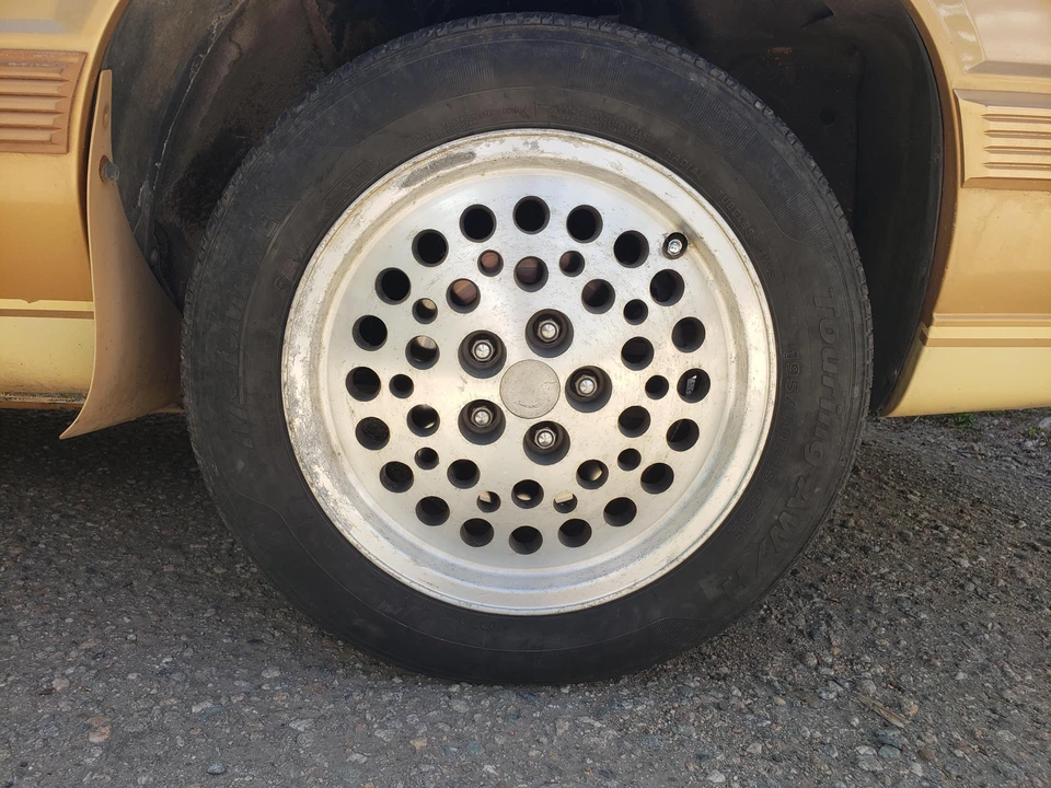 1985 Chrysler Laser - Image 29 of 31