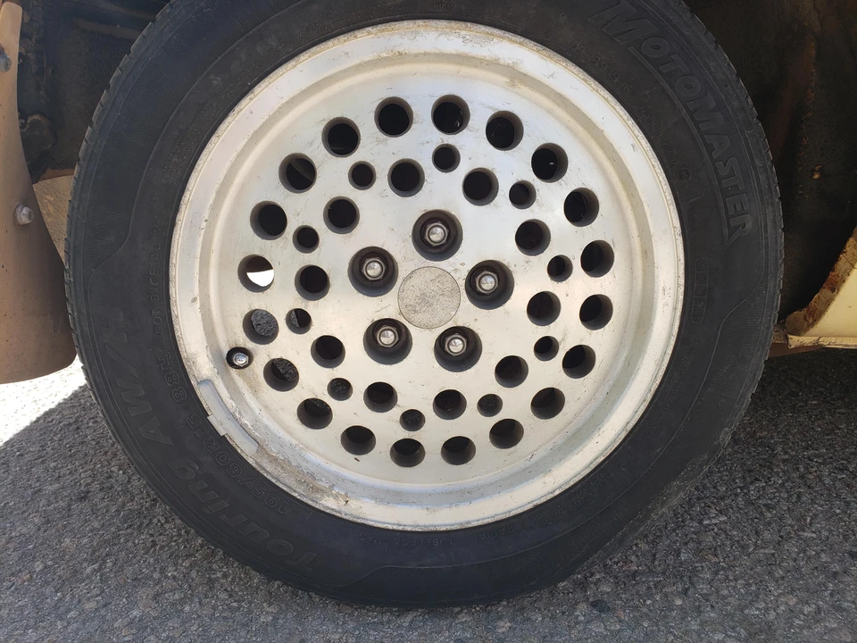 1985 Chrysler Laser - Image 27 of 31