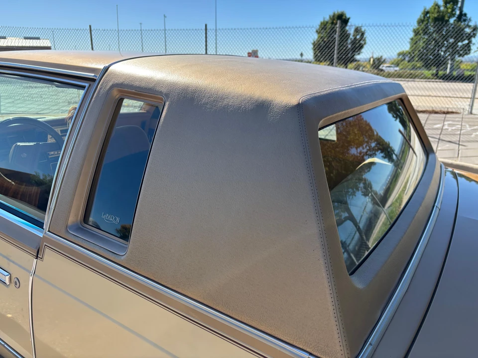 1985 Chrysler LeBaron - Image 27 of 31
