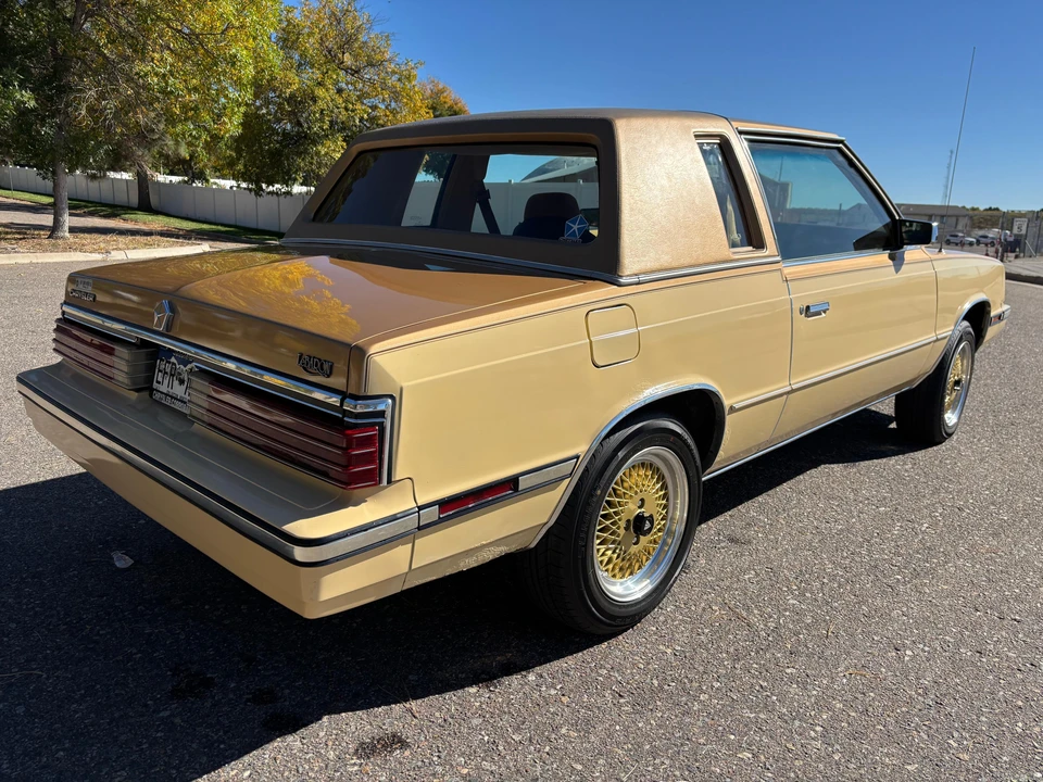 1985 Chrysler LeBaron - Image 10 of 31
