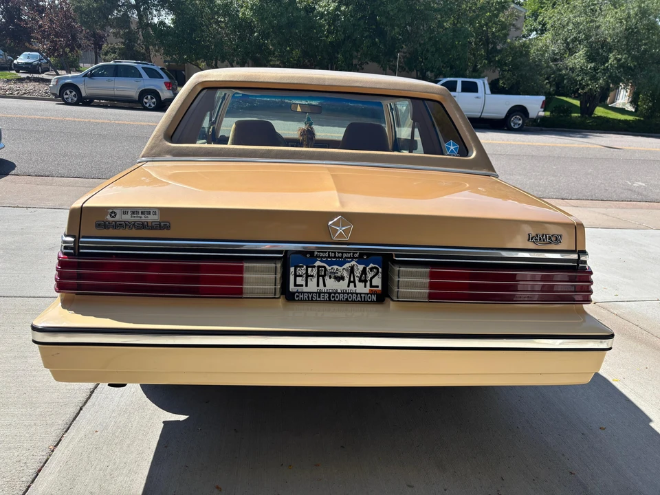 1985 Chrysler LeBaron - Image 16 of 31