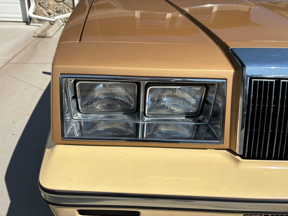 1985 Chrysler LeBaron - Image 21 of 31