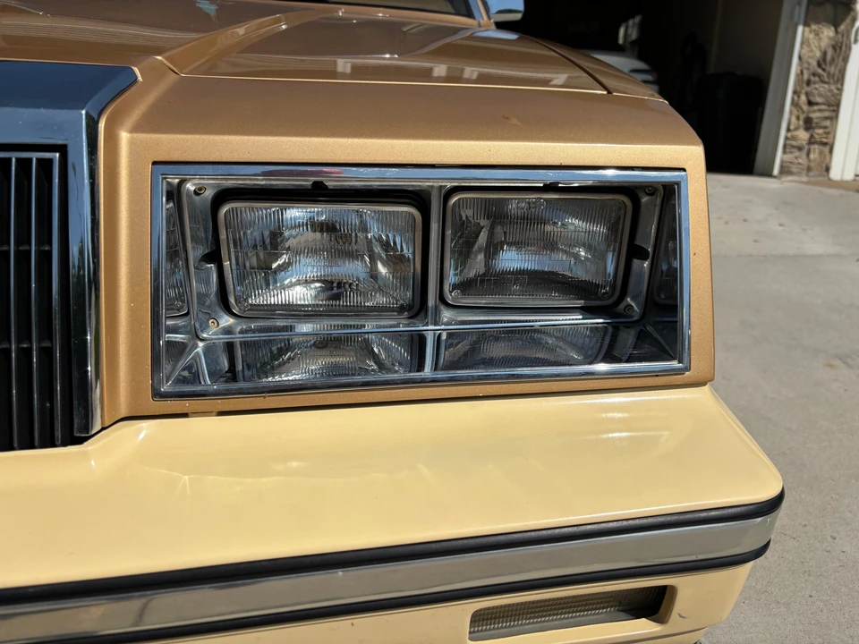 1985 Chrysler LeBaron - Image 23 of 31