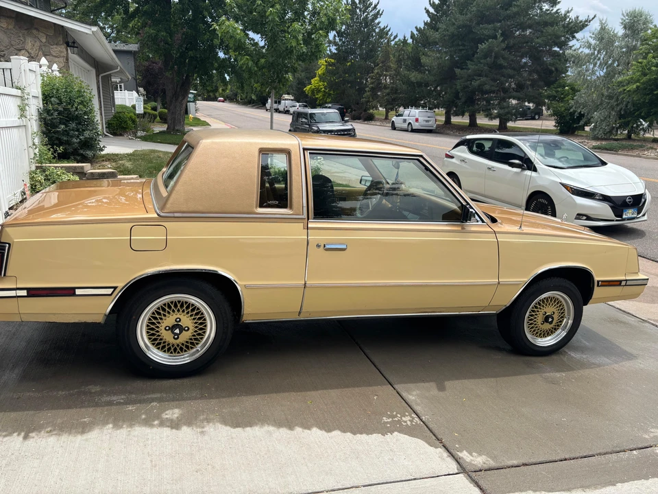 1985 Chrysler LeBaron - Image 18 of 31