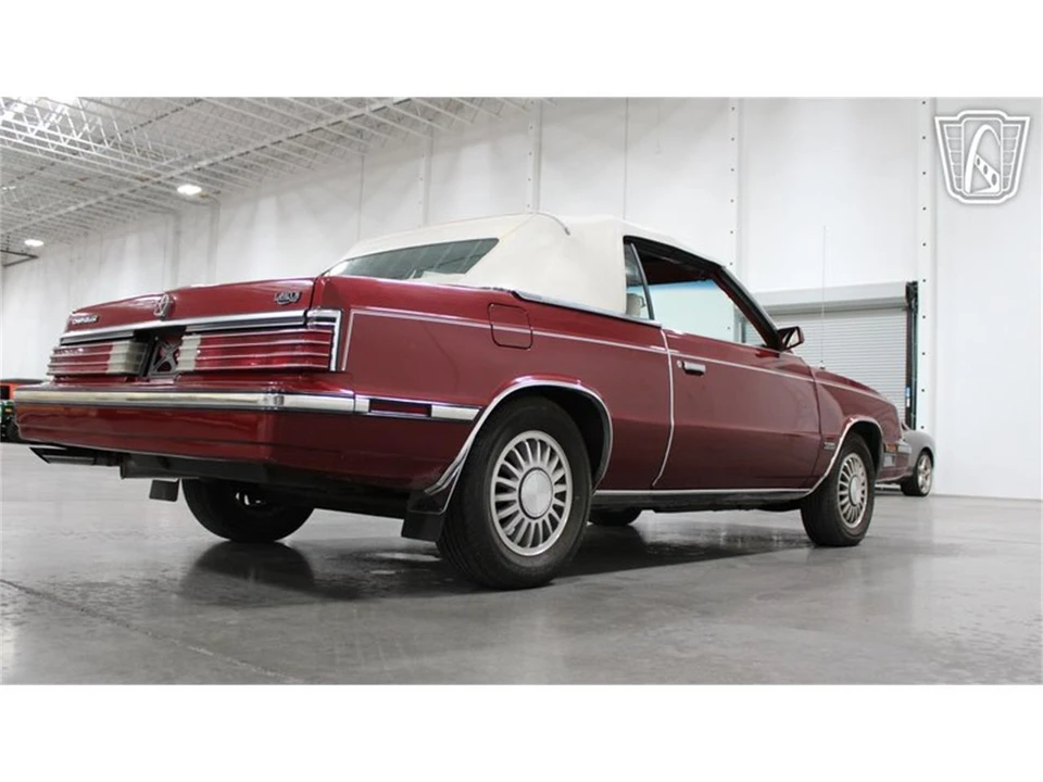 1985 Chrysler LeBaron - Image 26 of 31