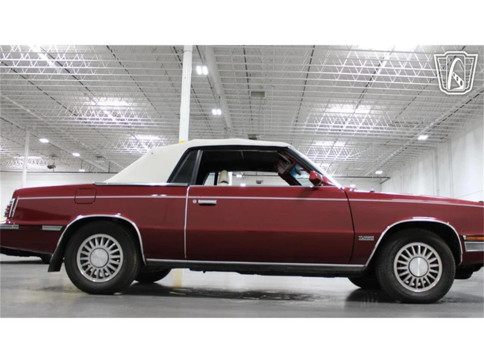1985 Chrysler LeBaron - Image 27 of 31