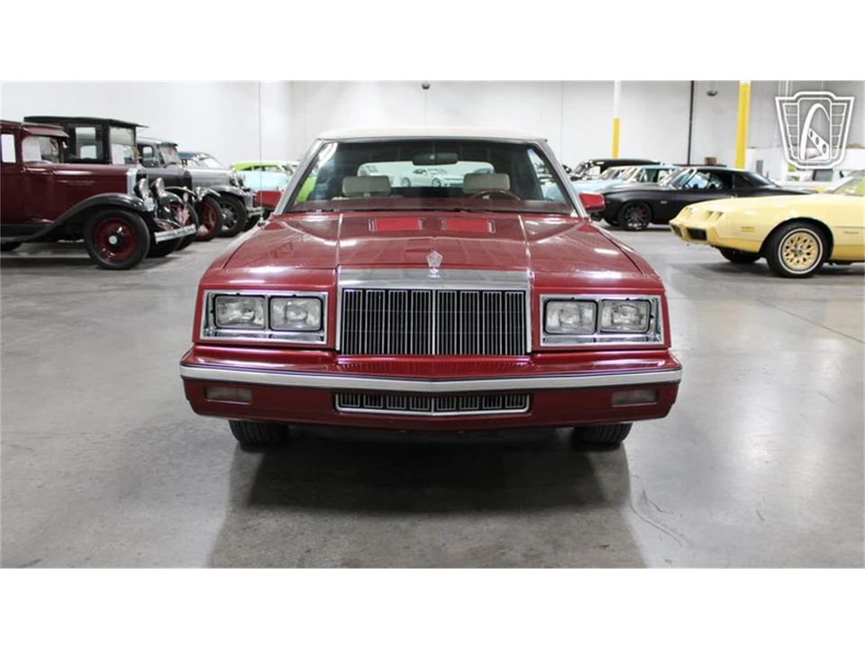 1985 Chrysler LeBaron - Image 13 of 31