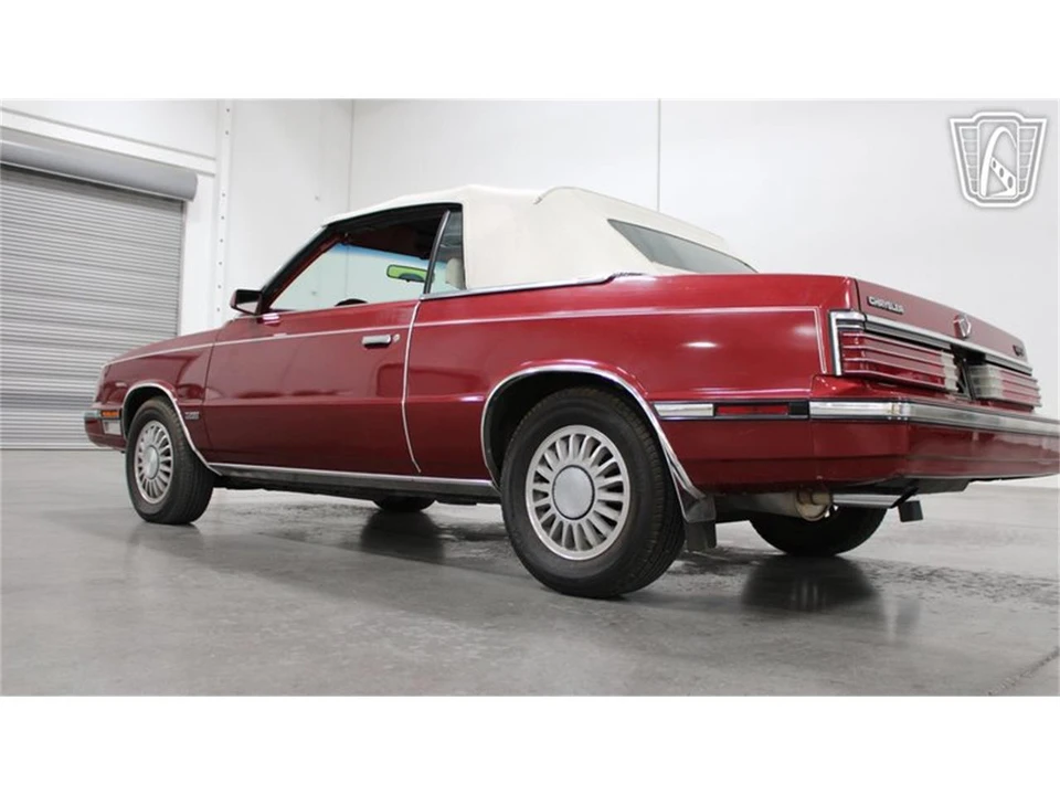 1985 Chrysler LeBaron - Image 24 of 31