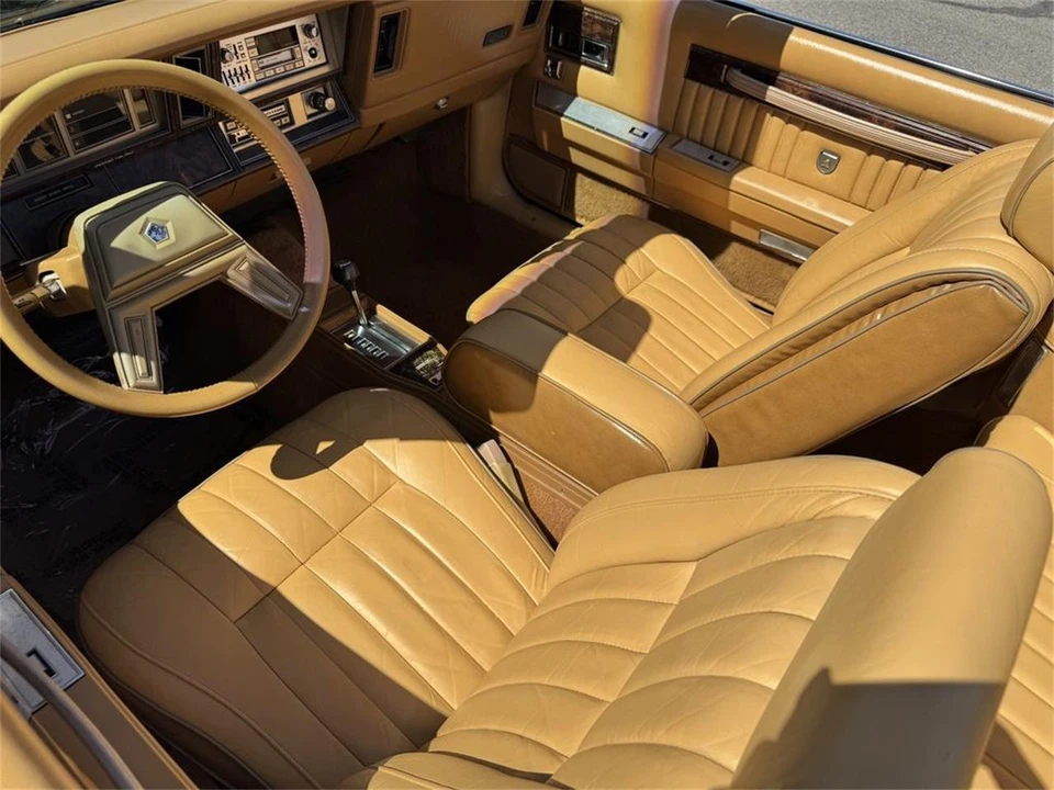 1985 Chrysler LeBaron - Image 25 of 31