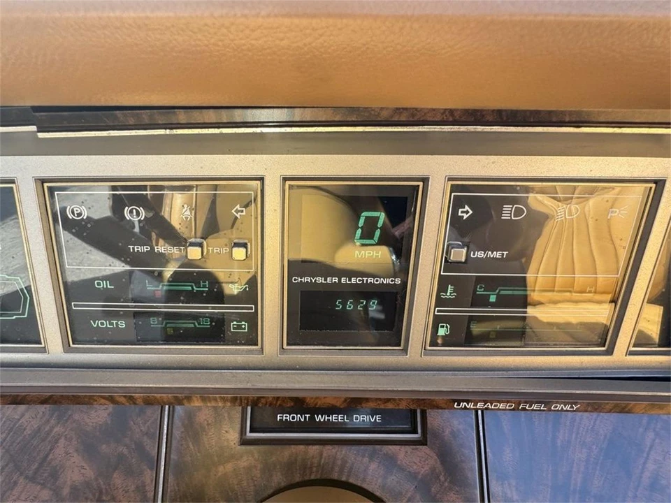 1985 Chrysler LeBaron - Image 29 of 31