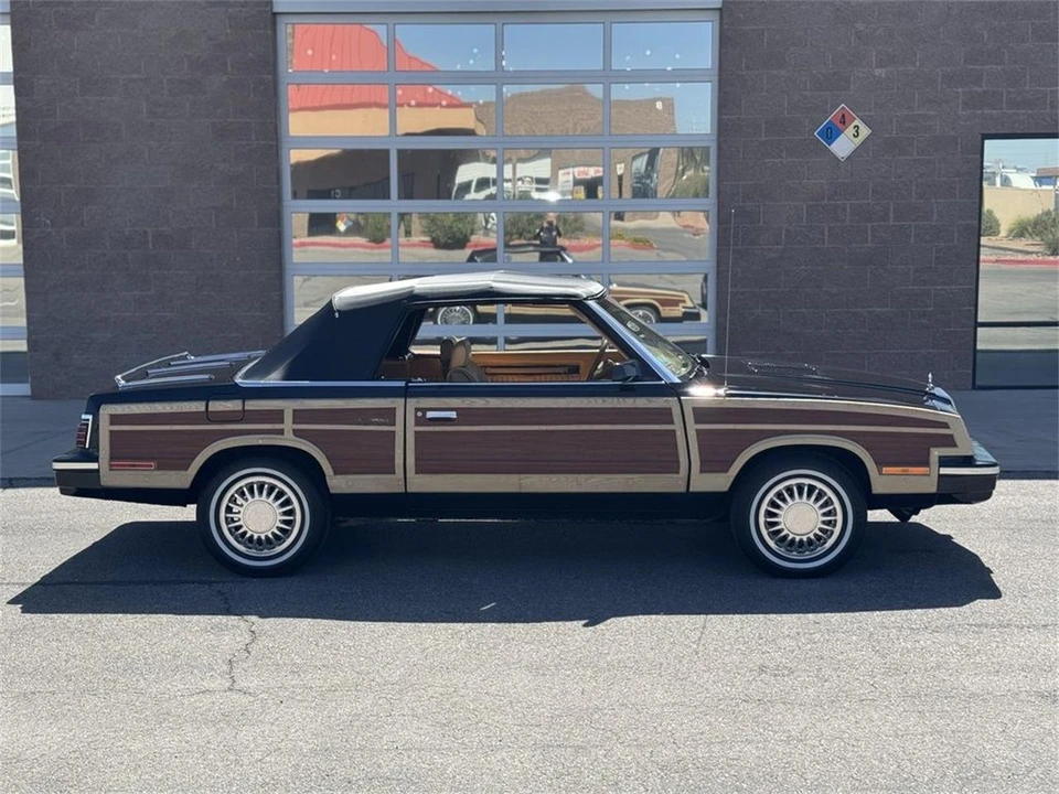 1985 Chrysler LeBaron - Image 13 of 31