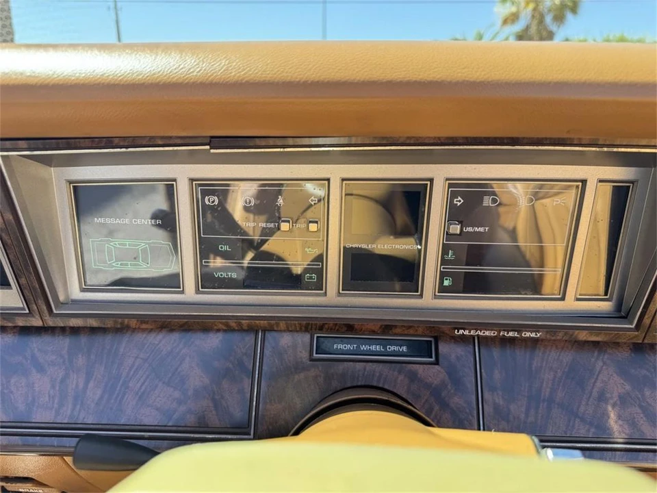 1985 Chrysler LeBaron - Image 28 of 31