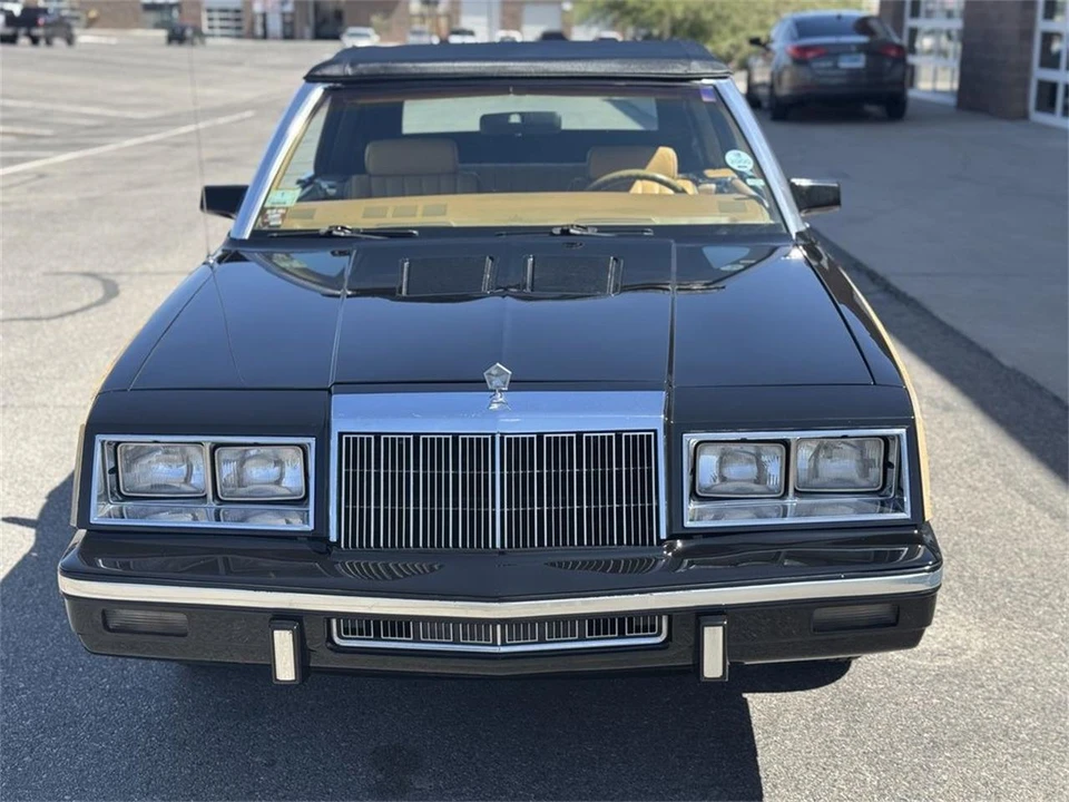1985 Chrysler LeBaron - Image 22 of 31